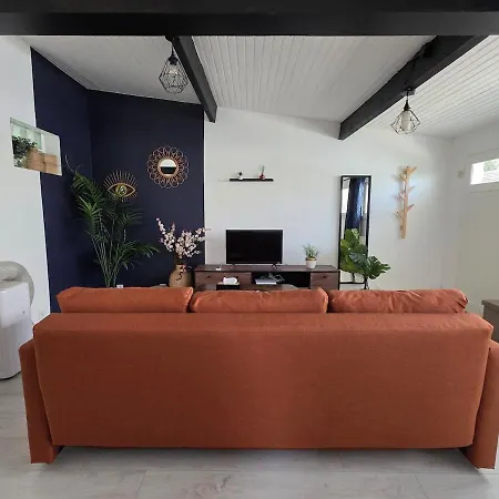 Townhouse For 5 Between Paris &