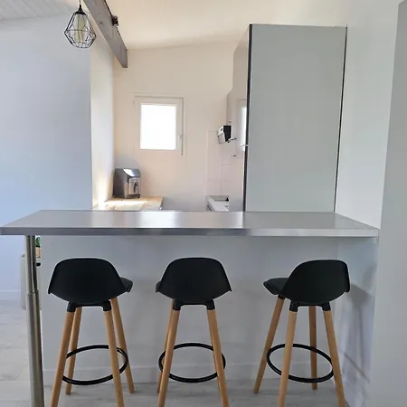 Townhouse For 5 Between Paris & Apartamento