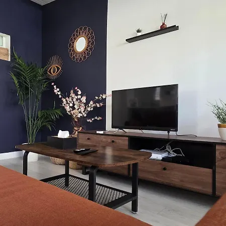 Townhouse For 5 Between Paris &