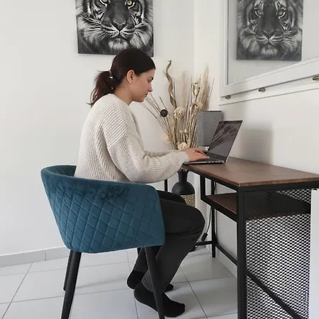 Townhouse For 5 Between Paris & Apartmán