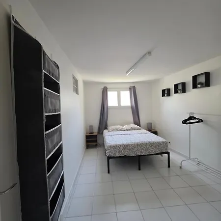Townhouse For 5 Between Paris & Apartament