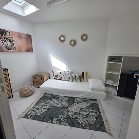 Townhouse For 5 Between Paris &
