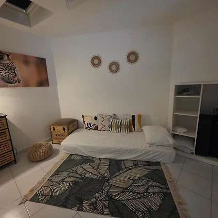 Townhouse For 5 Between Paris &
